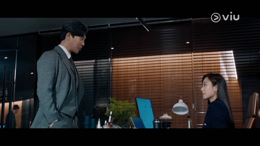 Ji Seung Hyun dan Seo Hyun Jin di drama Why Her (Dok. VIU/Why Her)