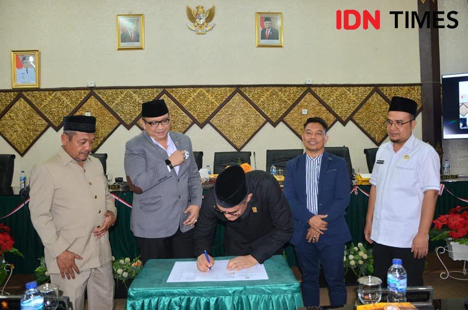 Pengesahan Perda Penyelenggaraan Transportasi Darat. Doc. IDN Times