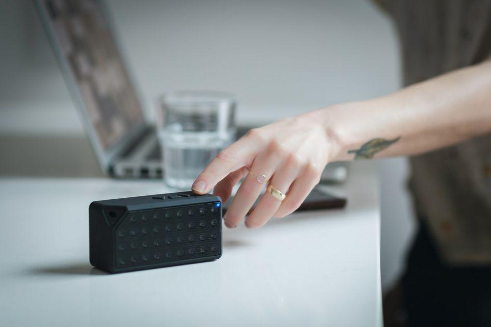 ilustrasi sebuah bluetooth speaker (pexels.com/Burst)