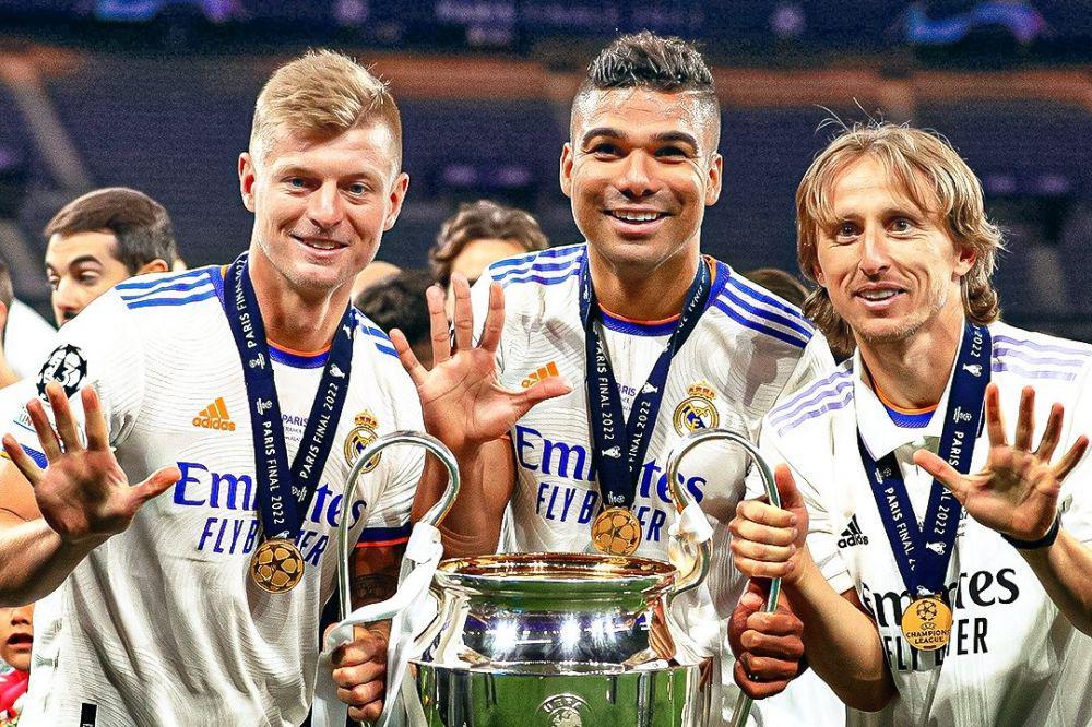 Toni Kroos, Casemiro, dan Luka Modric memenangkan gelar Liga Champions 2021/2022 bersama Real Madrid. (twitter.com/Squawka)