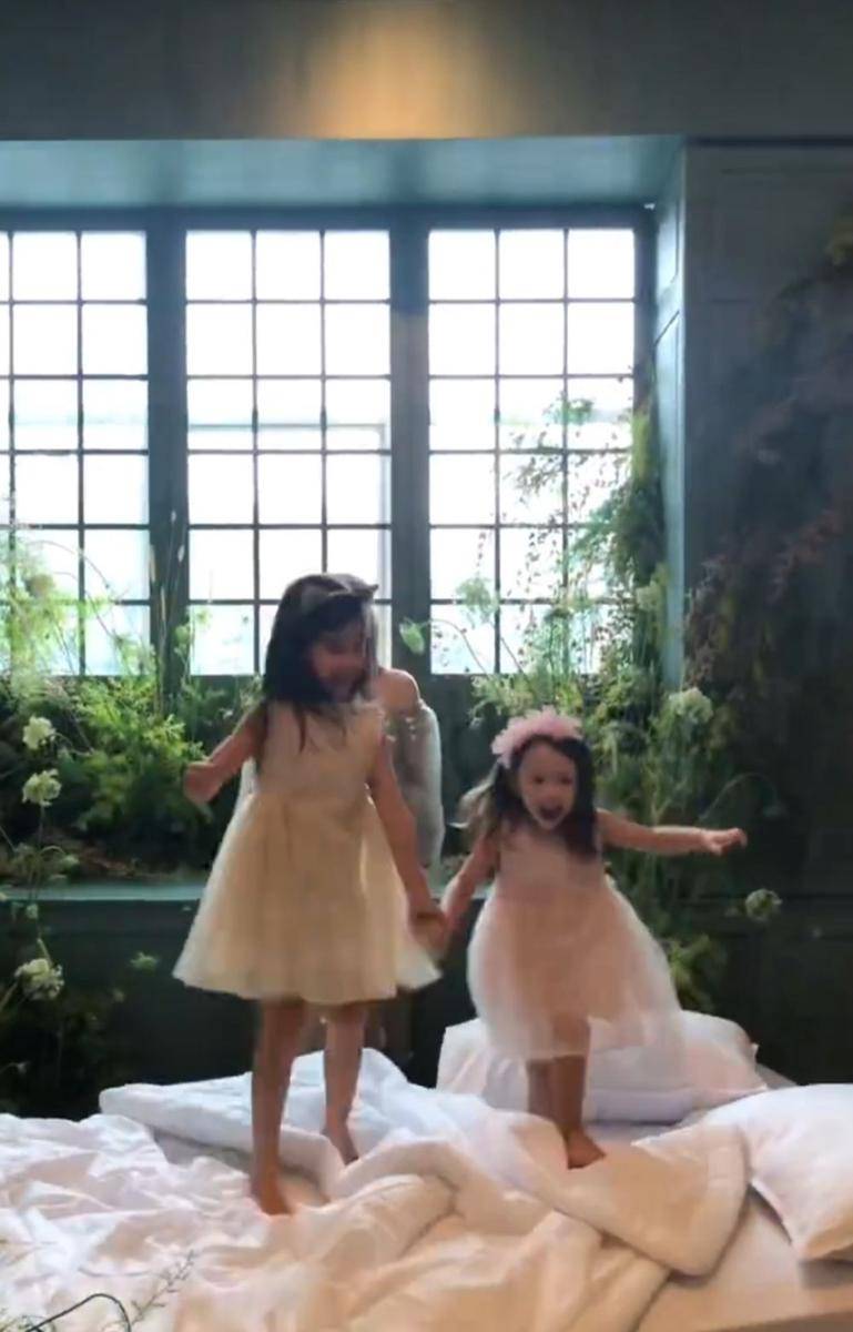 Potret maternity Yasmine Wildblood bersama buah hati. (instagram.com/babyaxioo)