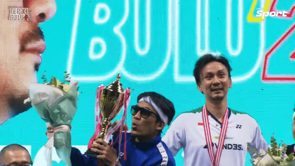 foto Desta dan Vincent di atas podium Tepok Bolu 2022 (youtube.com/VINDES)