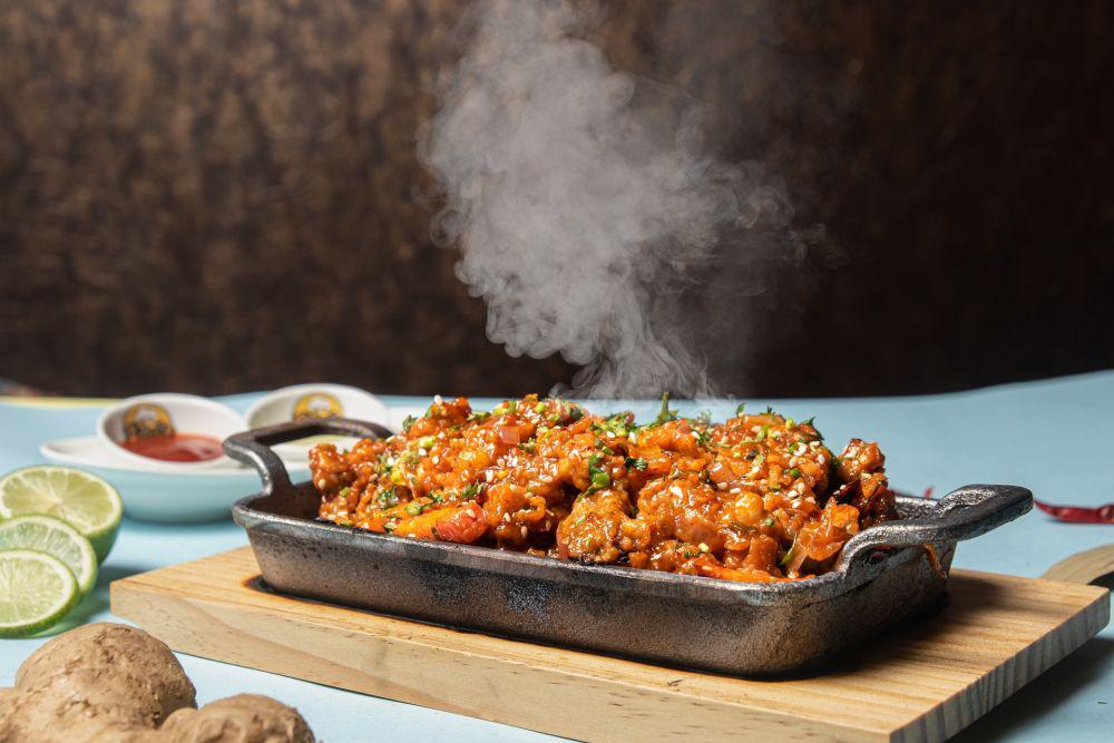 ilustrasi ayam geprek sambal roa (unsplash.com/Shourav Sheikh)