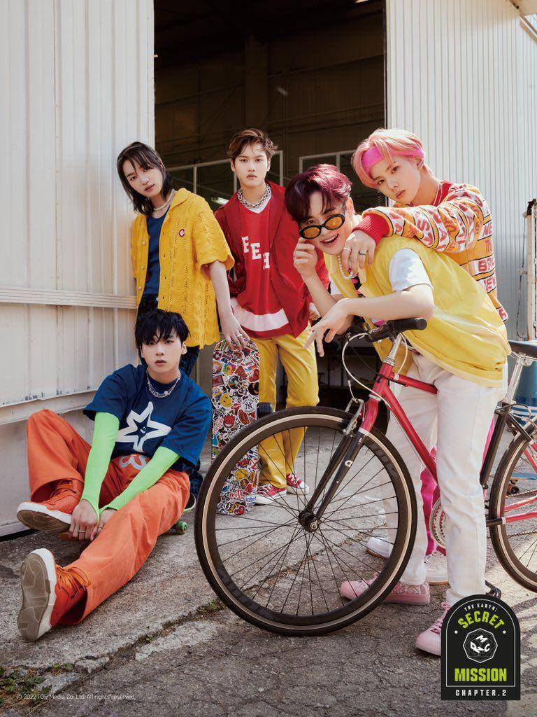 MCND dalam foto konsep 2 THE EARTH : SECRET MISSION CHAPTER 2 (instagram.com/mcnd_official)