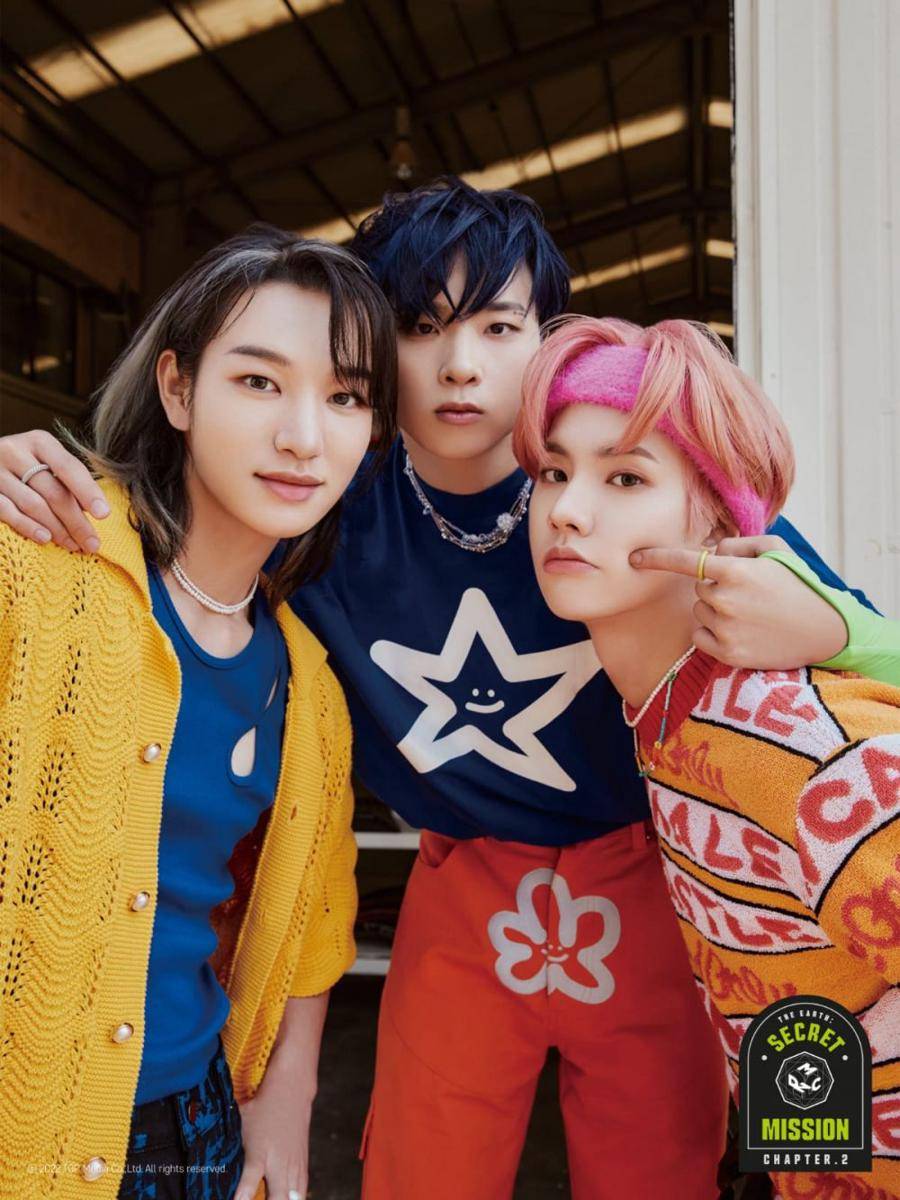 Huijun, Castle J, dan WIN MCND (instagram.com/mcnd_official)