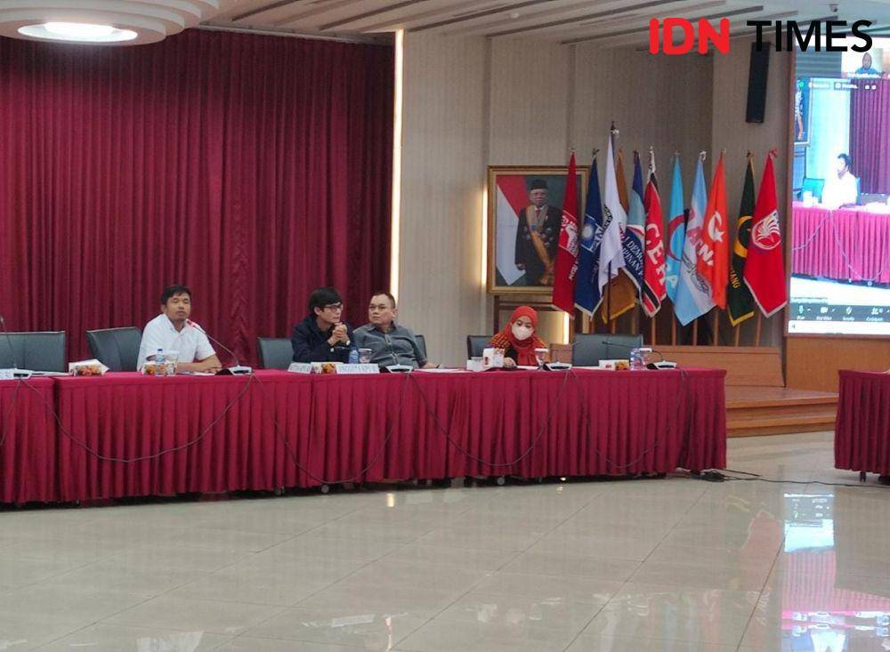 Rapat KPU, Bawaslu, dan partai politik terkait Agenda Rakor Pembahasan SIPOL. (IDN Times/ Yosafat Diva)