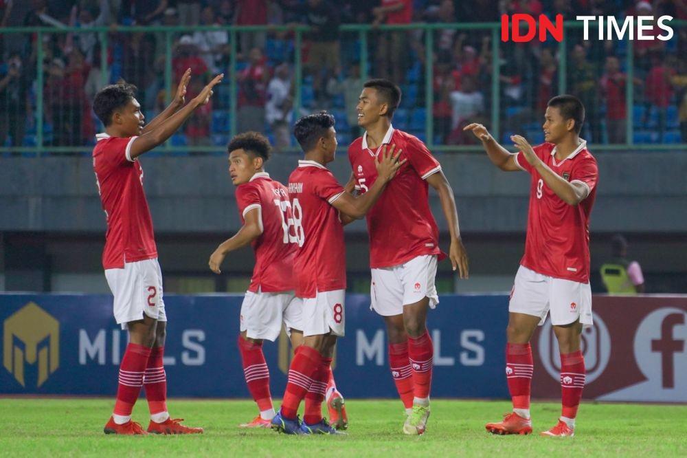 Pemain Timnas U-19 melakukan selebrasi di salah satu pertandingan Piala AFF U-19 2022. (IDN Times/Tata Firza)