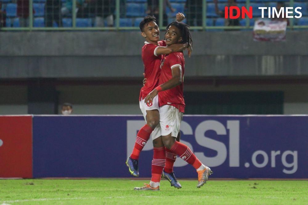 Aksi para pemain Timnas U-19 saat berhasil mengalahkan Brunei Darussalam di babak penyisihan Piala AFF U-19 2022, Senin (4/6/2022). (IDN Times/Tata Firza)