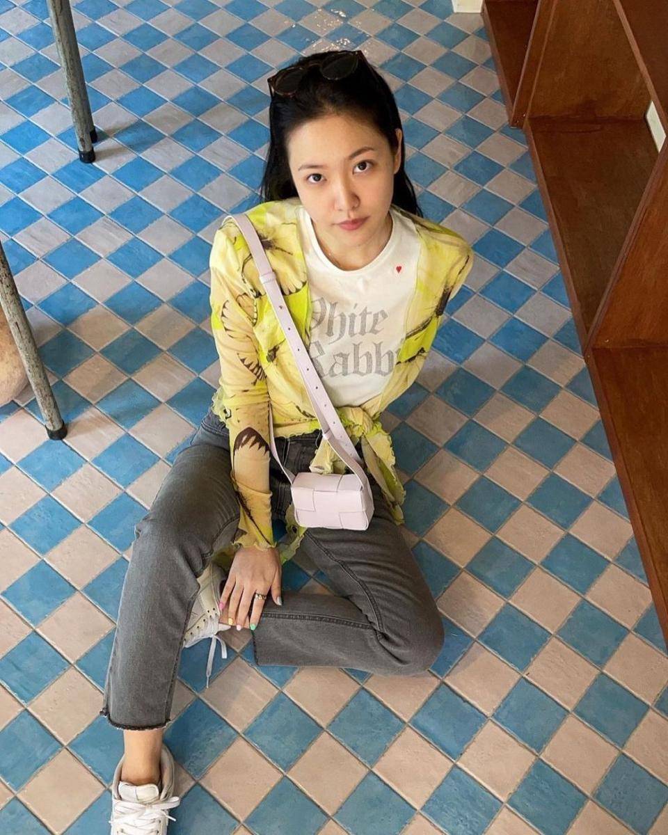 outfit kasual ala member Red Velvet (instagram.com/yerimiese)