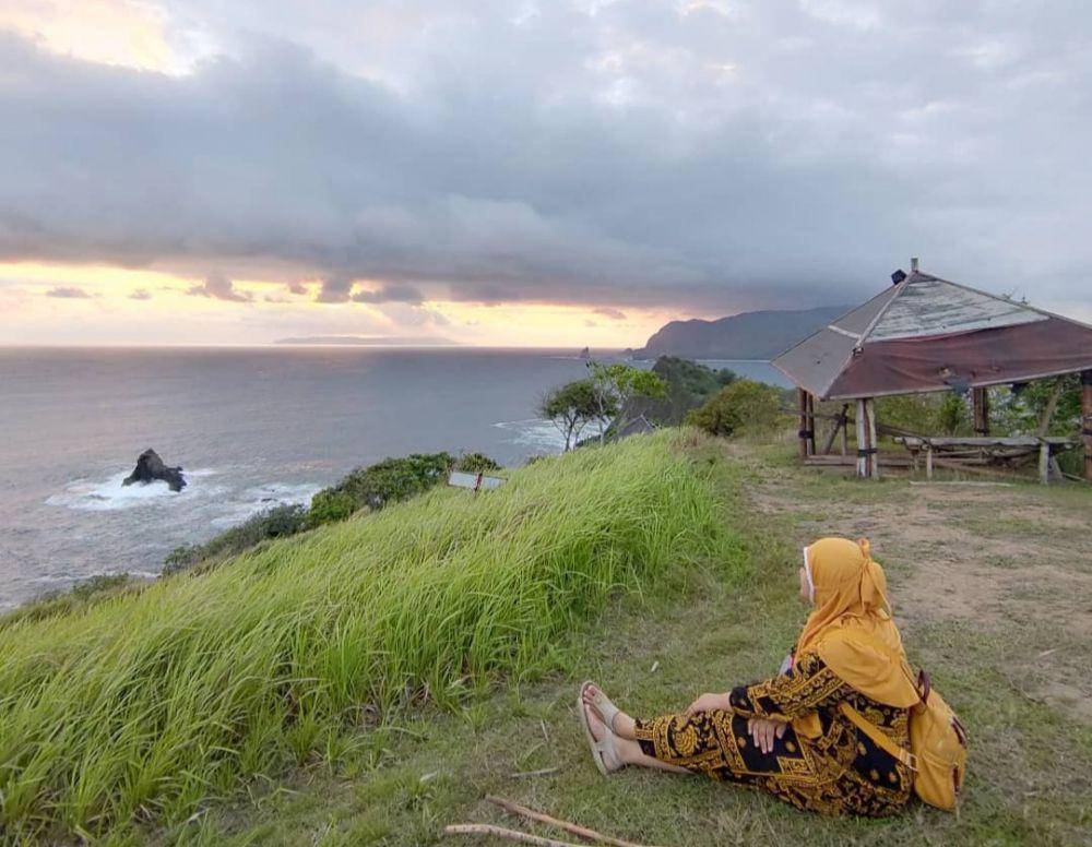 pesona Teluk Love (instagram.com/dhesy_rendra)