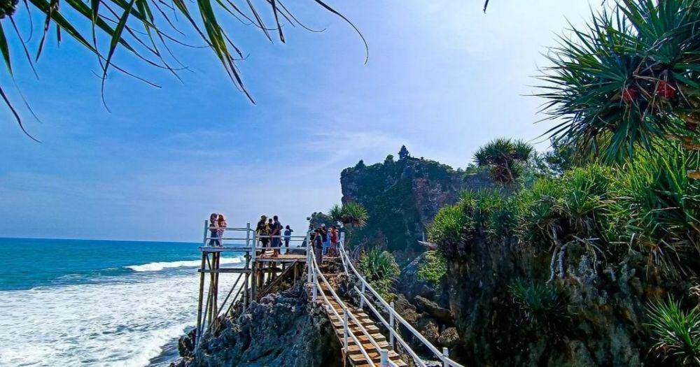 pesona Pantai Ngobaran (instagram.com/aknajib)