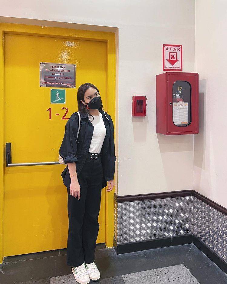 OOTD cewek mamba ala Satine Zaneta (instagram.com/satinezaneta)