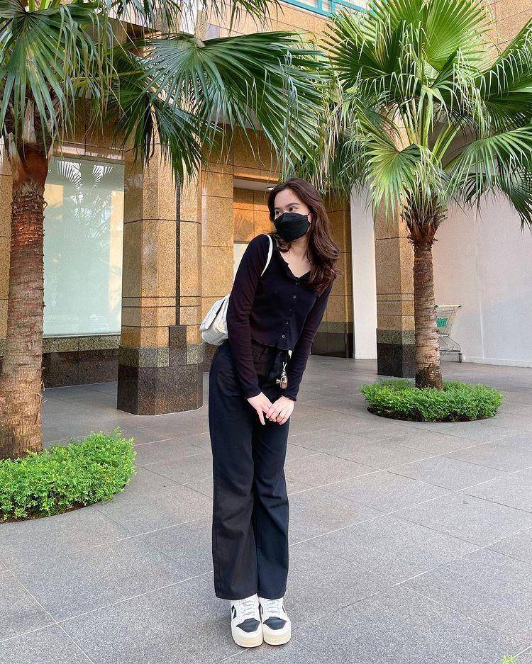 OOTD cewek mamba ala Satine Zaneta (instagram.com/satinezaneta)