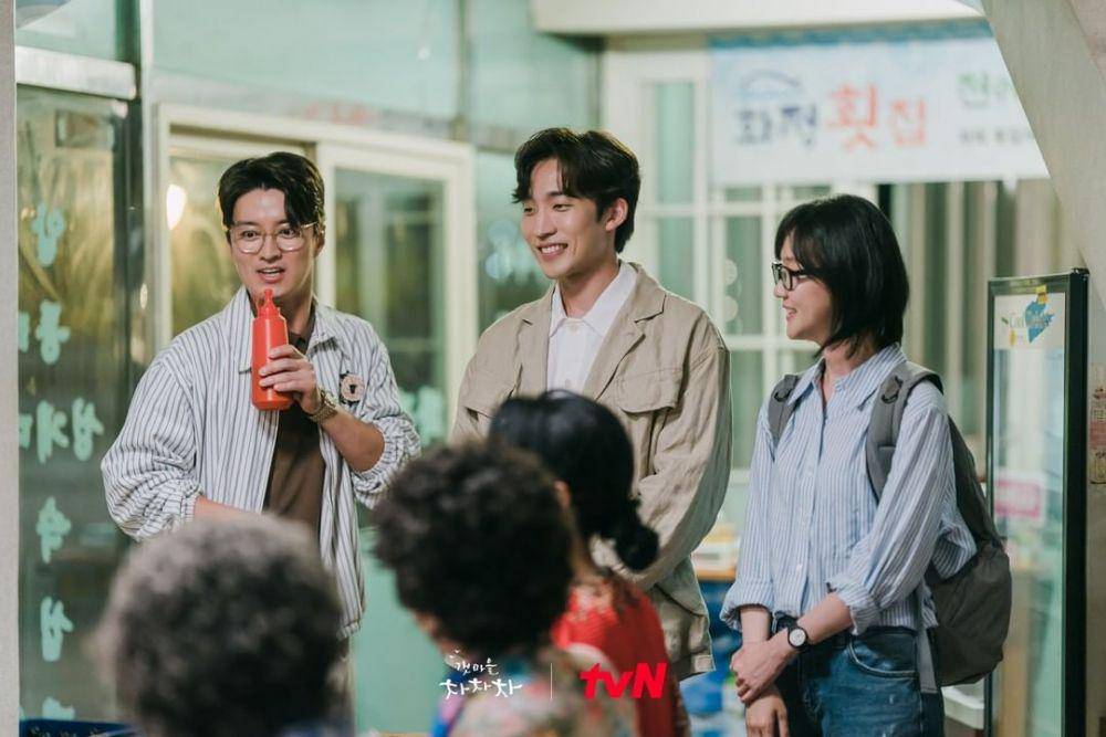 Park Ye Young dan Lee Sang Yi di drama Hometown Cha Cha Cha (instagram.com/tvn_drama)