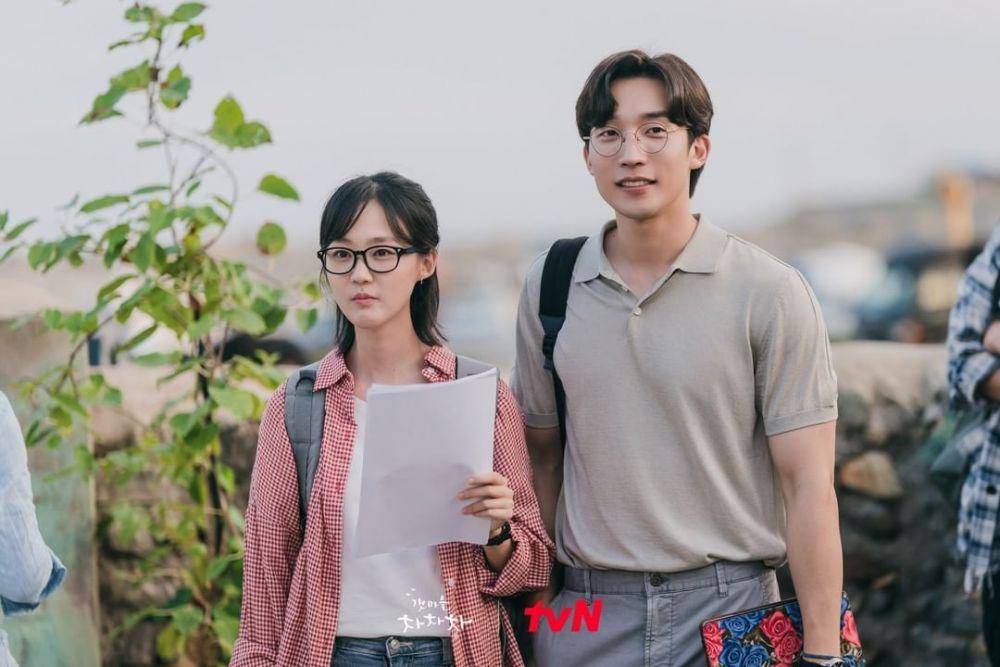 Park Ye Young dan Lee Sang Yi di drama Hometown Cha Cha Cha (instagram.com/tvn_drama)