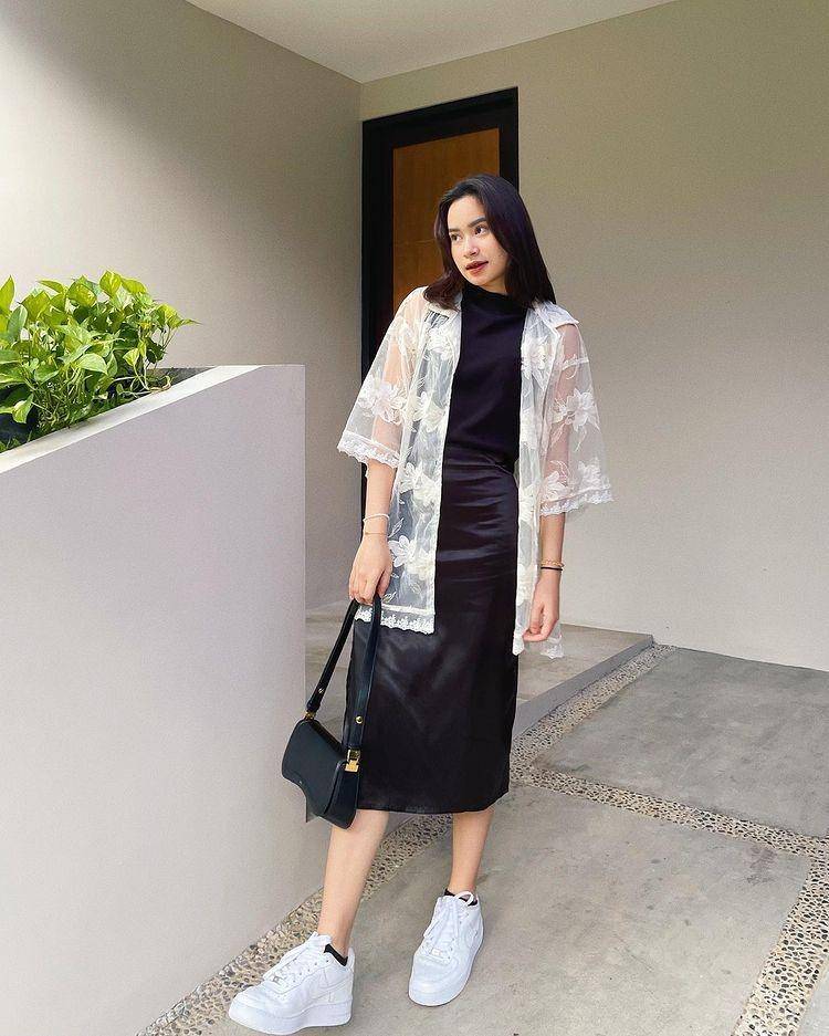 OOTD cewek mamba ala Satine Zaneta (instagram.com/satinezaneta)