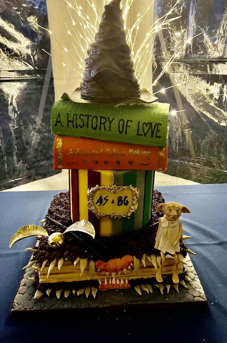 potret kue pernikahan yang unik (reddit.com/user/SR_Stone)