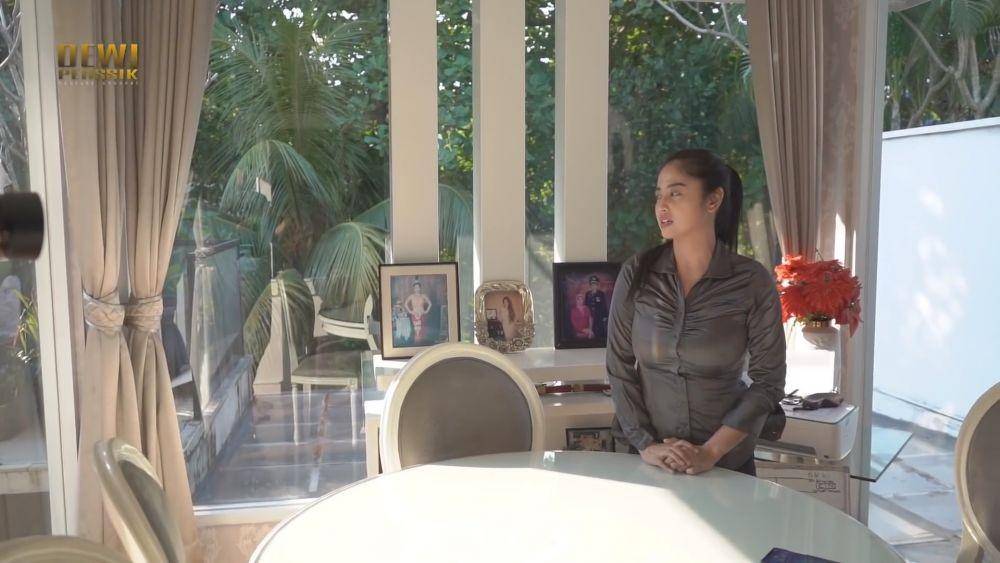 potret rumah lama Dewi Perssik (youtube/Dewi Perssik)