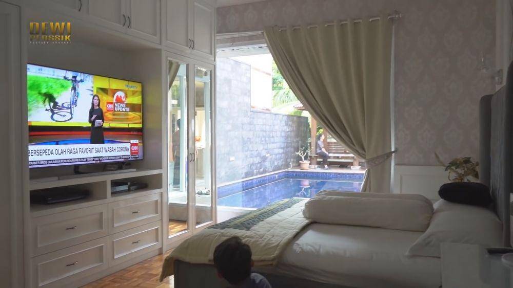 potret rumah lama Dewi Perssik (youtube/Dewi Perssik)