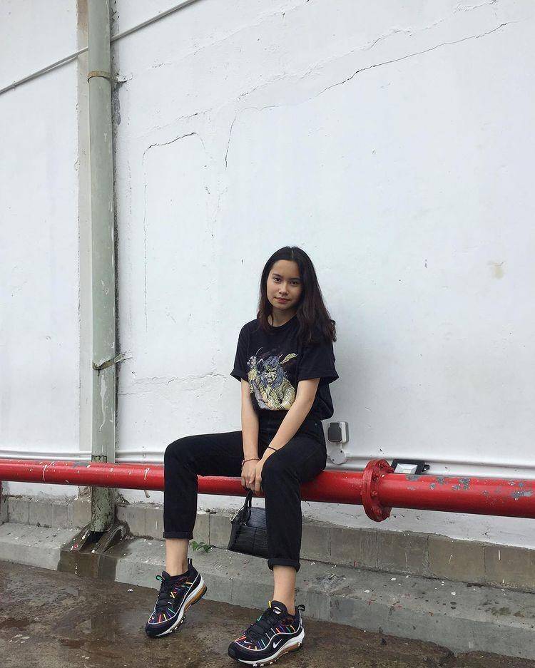 OOTD cewek mamba ala Satine Zaneta (instagram.com/satinezaneta)