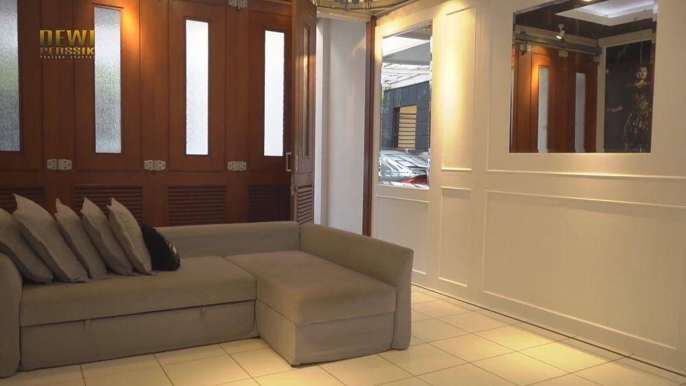 potret rumah lama Dewi Perssik (youtube/Dewi Perssik)