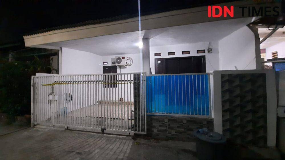 Kediaman anggota polisi yang ditemukan meninggal di Perumahan Villa Pertiwi, Kecamatan Cilodong, Kota Depok. (IDNTimes/Dicky)