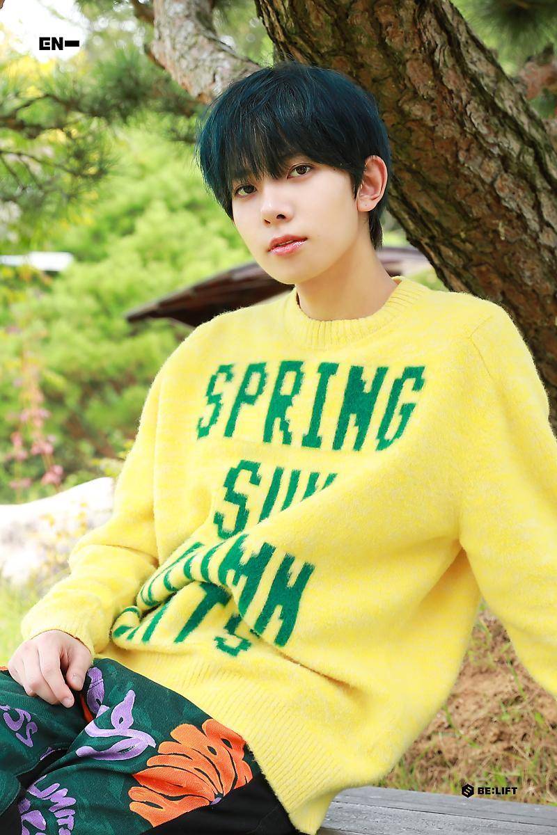 colorfull outfit ala ENHYPEN (m.post.naver.com/ENHYPEN)