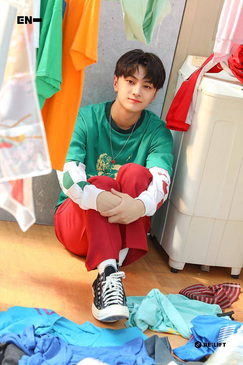 colorfull outfit ala ENHYPEN (m.post.naver.com/ENHYPEN)
