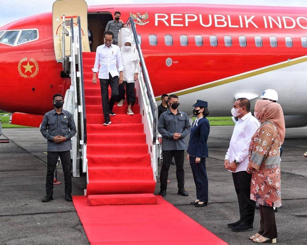 Presiden Jokowi tiba di Lanud Soewondo Medan, Selasa (5/7/2022). Jokowi dijadwalkan menghadiri sejumlah agenda di Sumatra Utara. (dok Diskominfo Sumut)