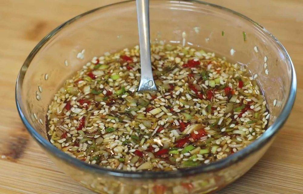 Membuat saus cocolan (youtube.com/Devina Hermawan)