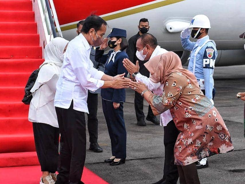 Presiden Jokowi tiba di Lanud Soewondo Medan, Selasa (5/7/2022). Jokowi dijadwalkan menghadiri sejumlah agenda di Sumatra Utara. (dok Diskominfo Sumut)