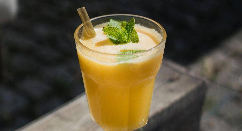 ilustrasi creamy orange drink (unsplash.com/Jakub Dziubak)