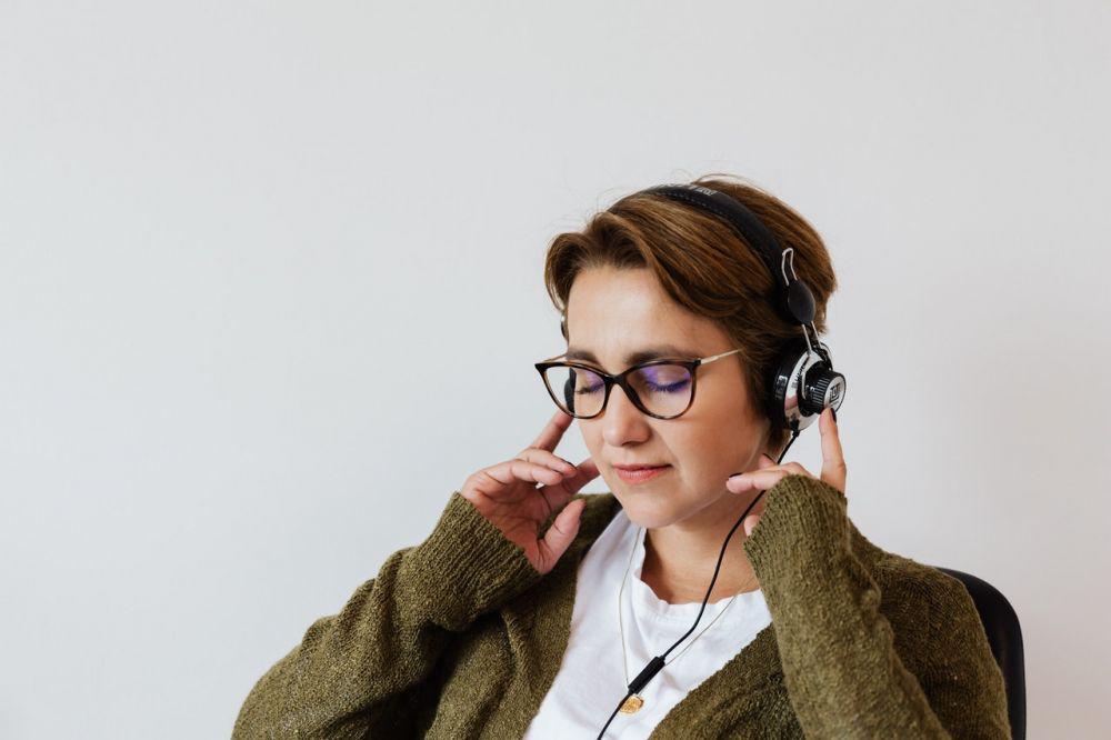 5 Zodiak dengan Selera Musik Terbaik, Playlist-nya Candu!