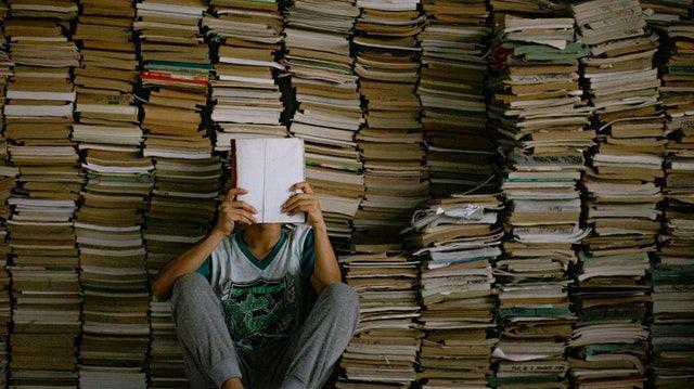 Biar Gak Cepat Rusak dan Menguning, Ini 5 Tips Menyimpan Buku