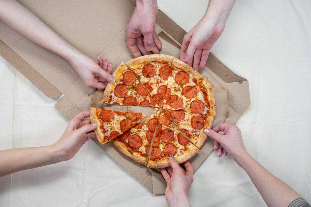 pizza reguler (pexels.com/cottonbro)