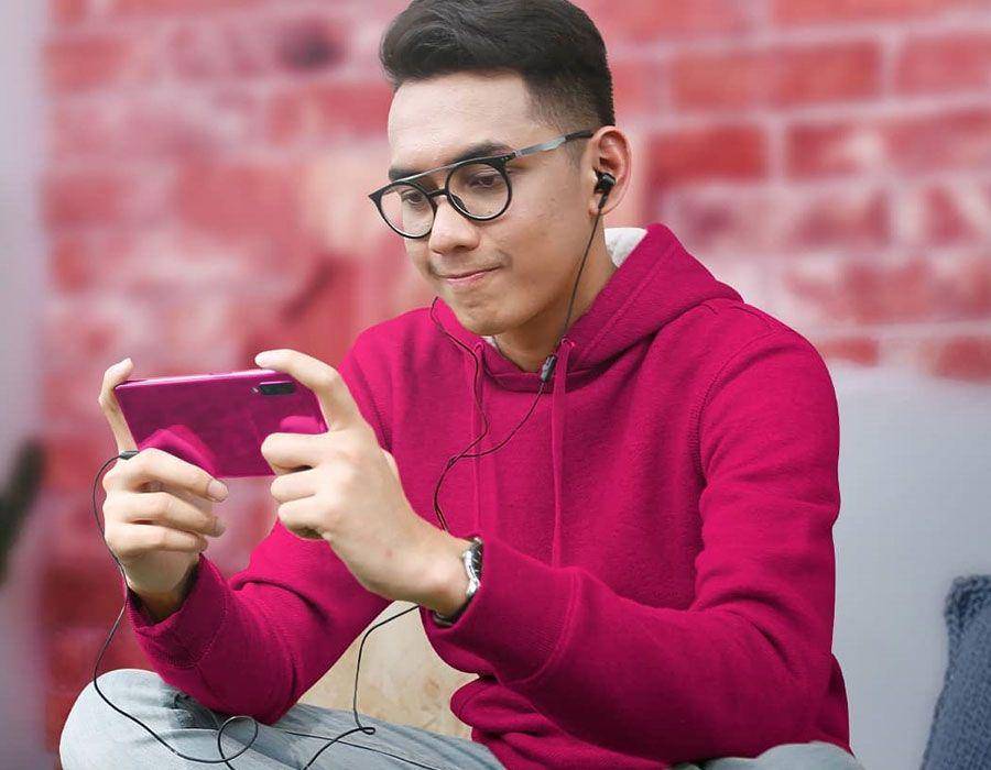ilustrasi pengguna smartfren (instagram.com/smartfrenworld)
