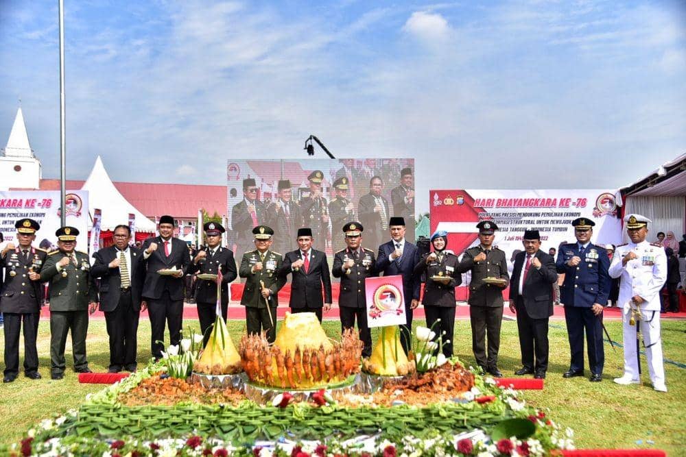 Gubernur Sumatera Utara (Sumut) Edy Rahmayadi bersama Forum Koordinasi Pimpinan Daerah (Forkopimda) Sumut menghadiri peringatan HUT ke-76 Bhayangkara (Dok. Istimewa)