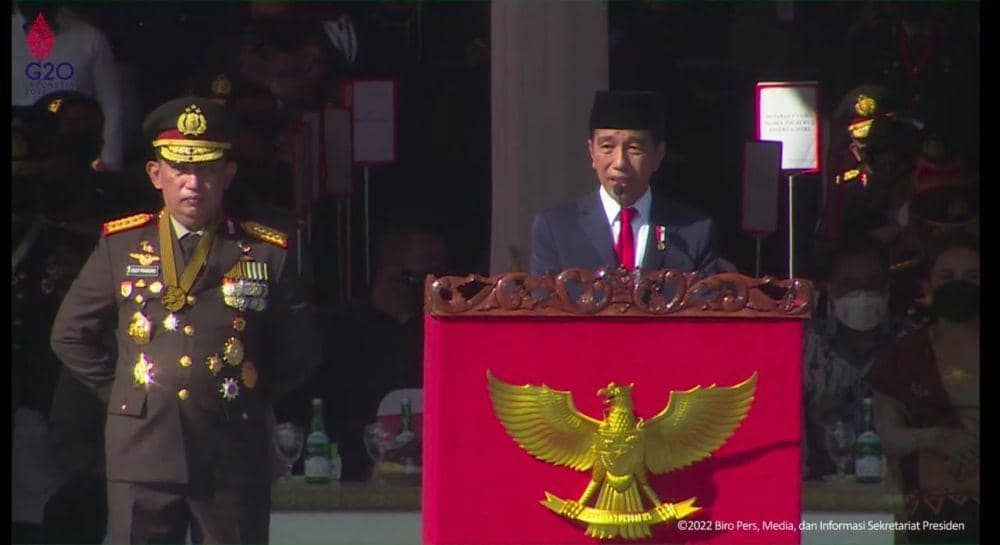 Presiden Jokowi menjadi inspektur upacara dalam peringatan Hari Ulang Tahun (HUT) Bhayangkara ke-76 di Semarang, Jawa Tengah (Youtube.com/Sekretariat Presiden)