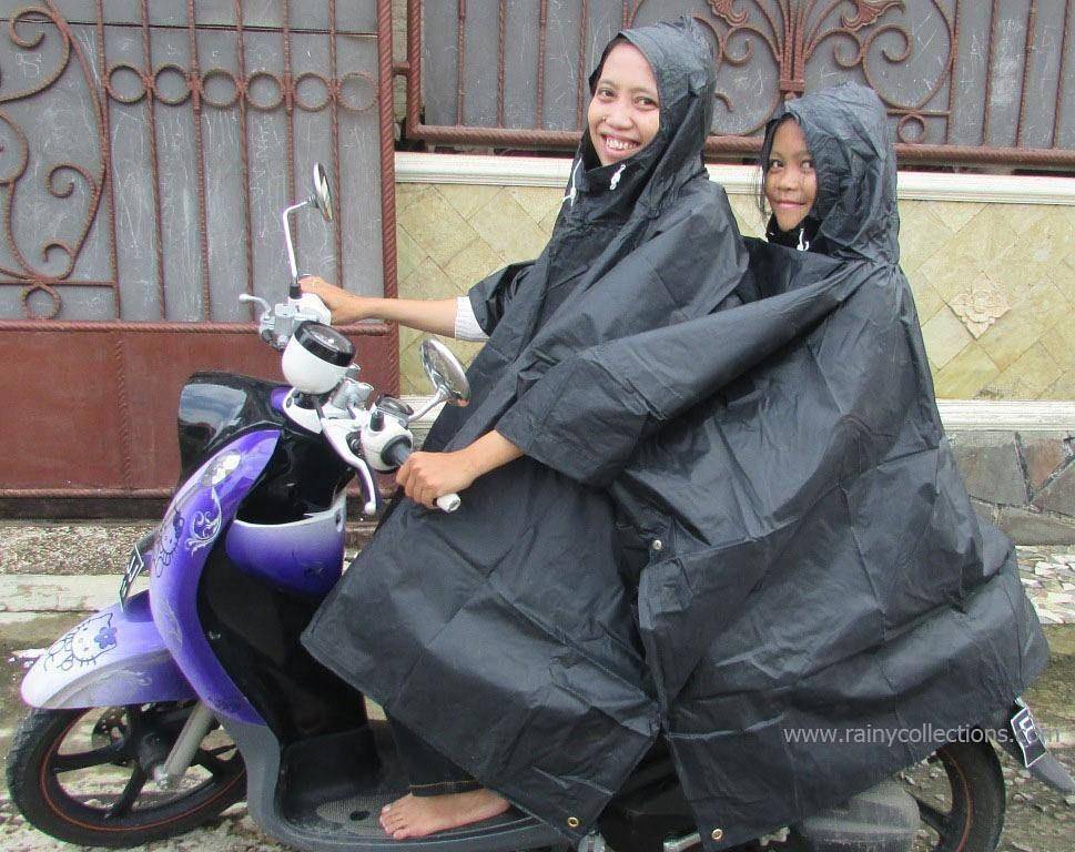 Ilustrasi jenis jas hujan motor ponco tandem (instagram.com/rainycollections)