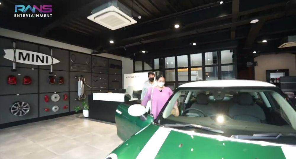potret Nagita Slavina beli mobil baru (youtube.com/Rans Entertainment)