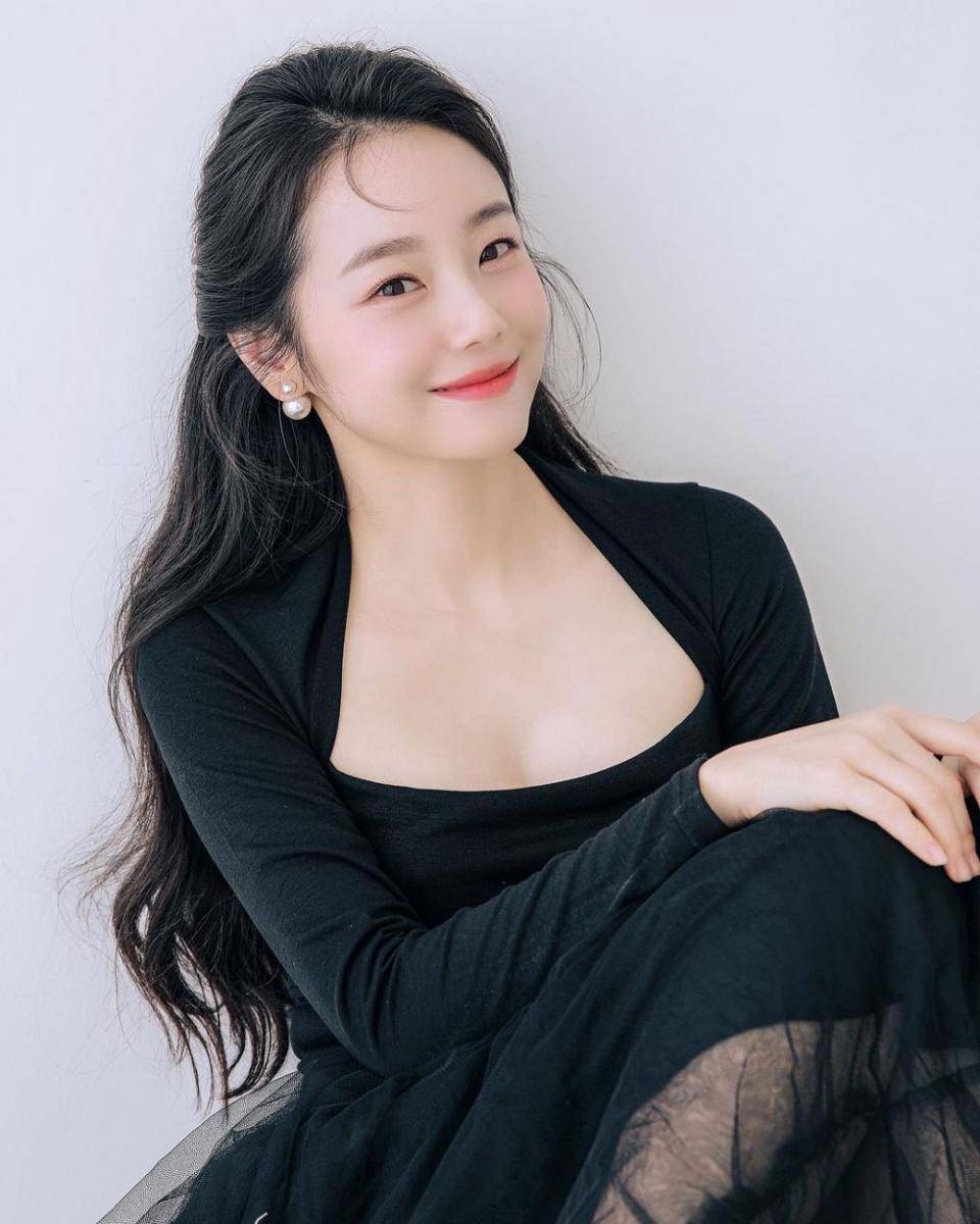 Lee Shi Won (instagram.com/seethewon)