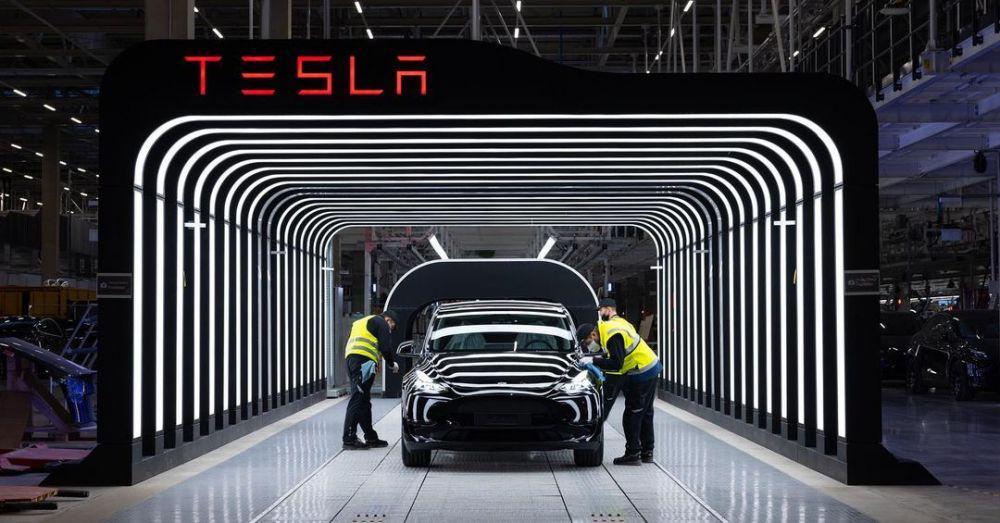 Tesla - karya temuan Elon Musk (instagram.com/teslamotors)