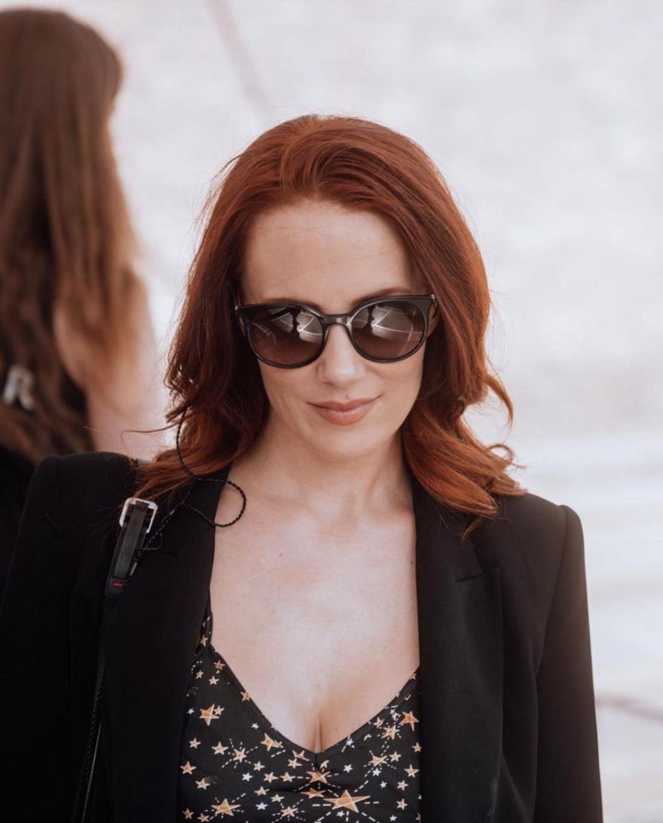 Simone Simons (instagram.com/simonesimons)