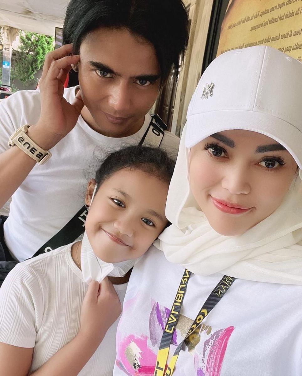 keluarga Charly van Houten (instagram.com/regina_irawan03)