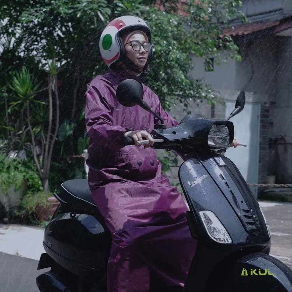 Ilustrasi jenis jas hujan motor rok (instagram.com/greens_gallery)