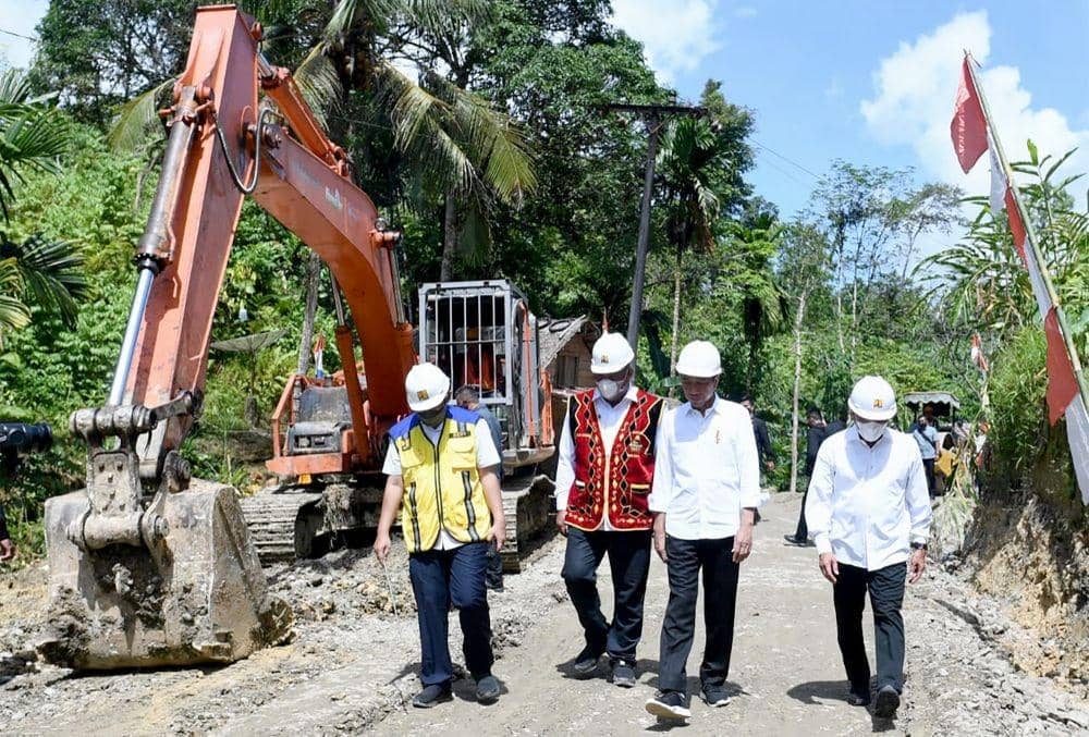 Kunjungan ke Nias, Presiden Jokowi Sentil Infrastruktur Jalan Rusak