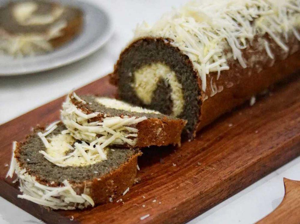 Bolu gulung ketan hitam (instagram.com/sebening3mbun)