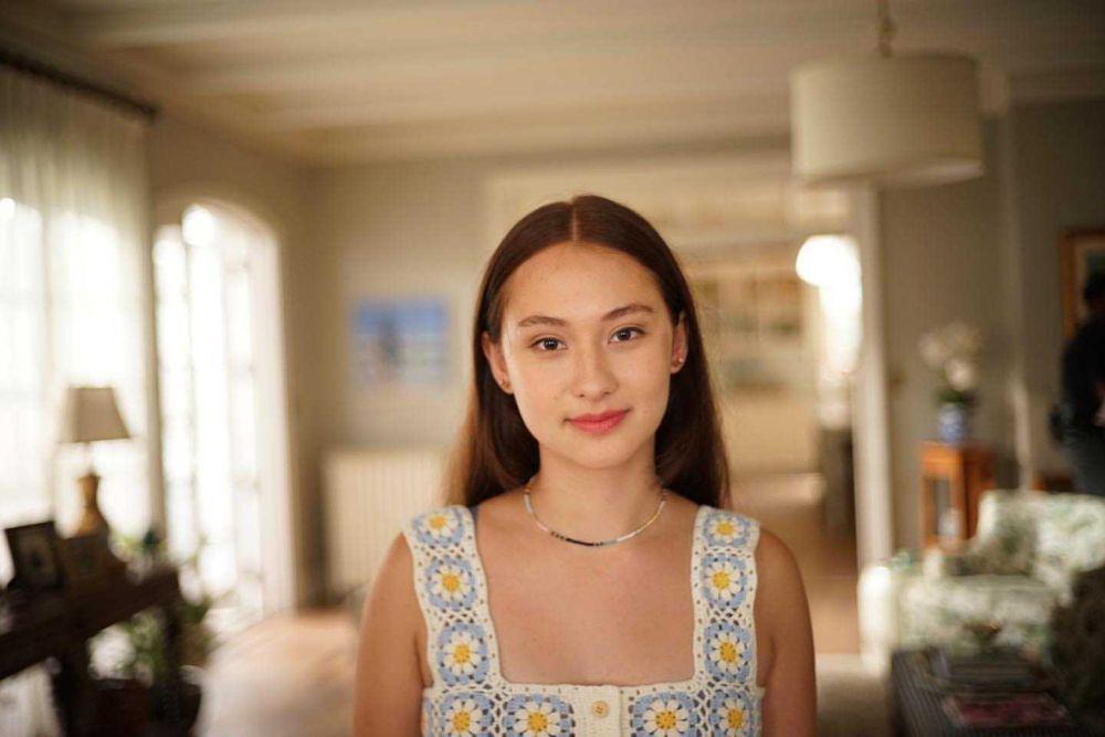 13 Harga Outfit Lola Tung di Serial The Summer I Turned Pretty