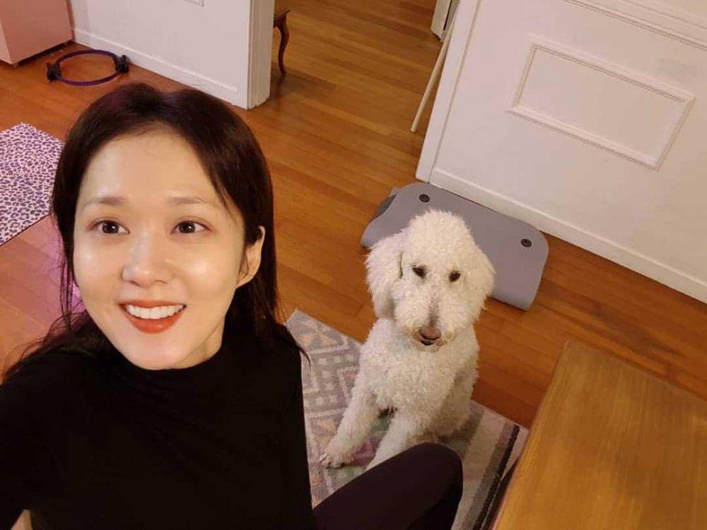 Jang Nara bersama anjing peliharaannya. (ig/nara0318)