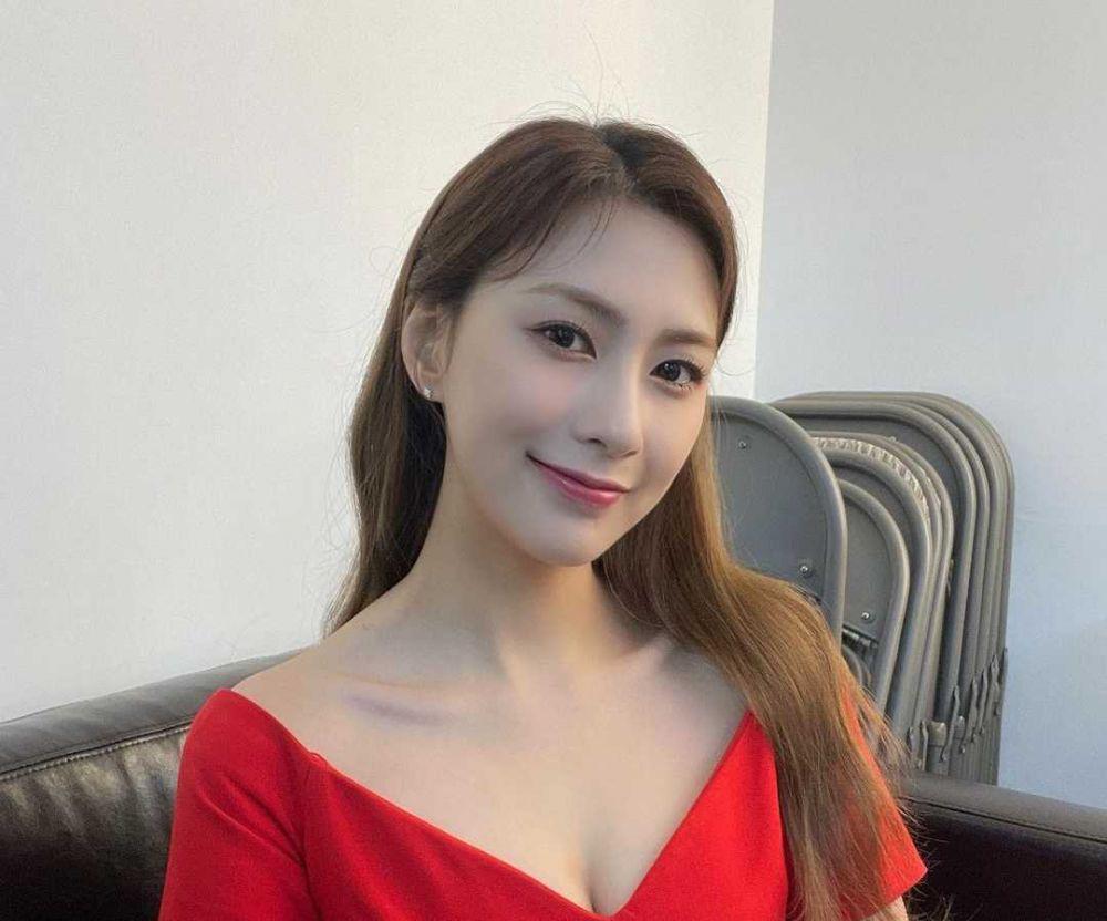 10 Potret Baru Hayoung Apink, Makin Happy Setelah Diet Ketat